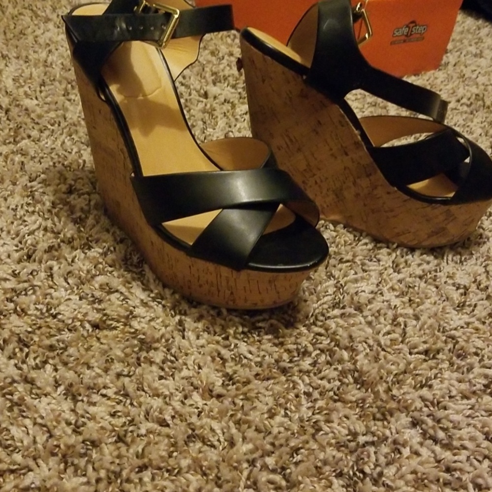 Shoes - Picture 2 of 3